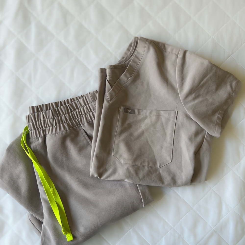 Figs Women's Top and pants in slate